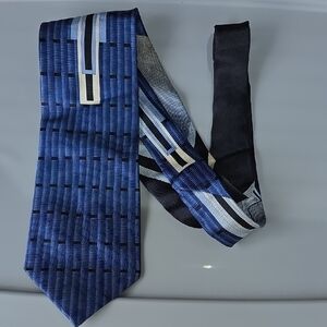 (J28) Elegant Blue Patterned Tie